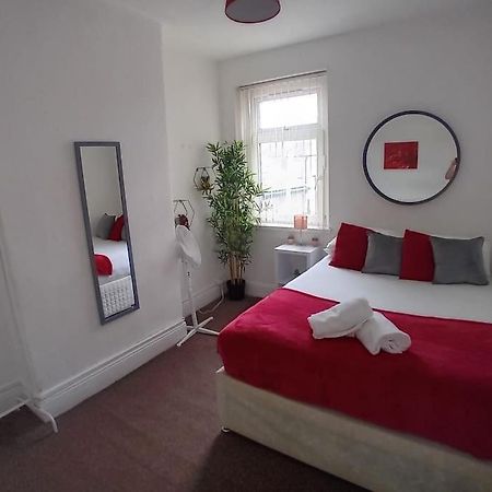 Large Family Home Central Location 3 Double Bedrooms And 1 Single Bedroom 카디프 외부 사진