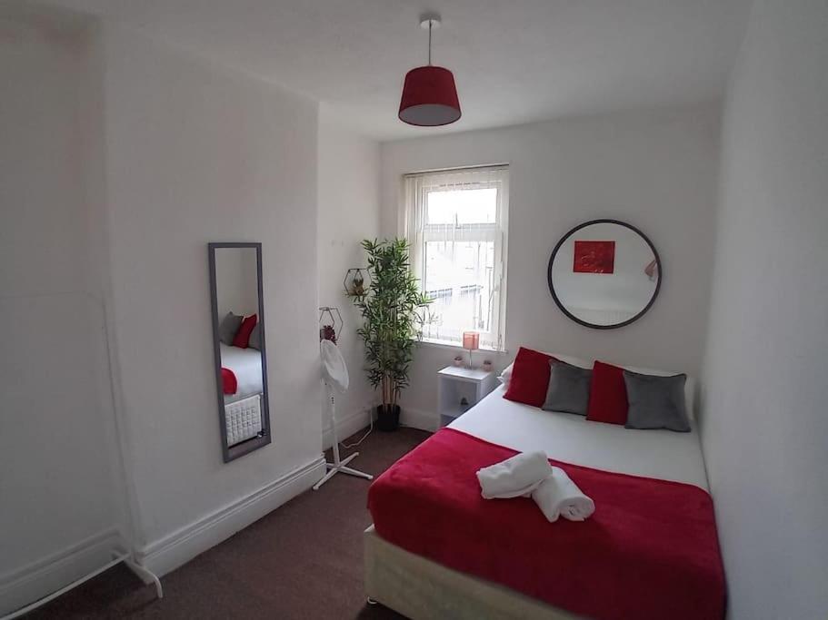 Large Family Home Central Location 3 Double Bedrooms And 1 Single Bedroom 카디프 외부 사진
