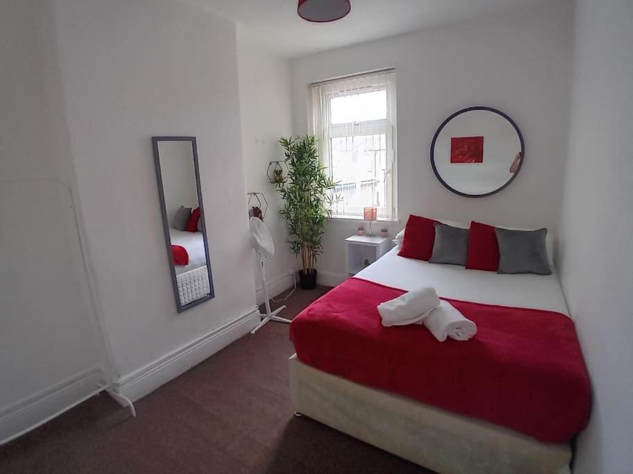 Large Family Home Central Location 3 Double Bedrooms And 1 Single Bedroom 카디프 외부 사진