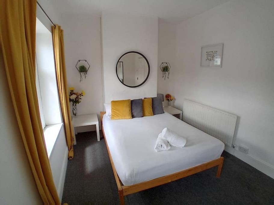 Large Family Home Central Location 3 Double Bedrooms And 1 Single Bedroom 카디프 외부 사진