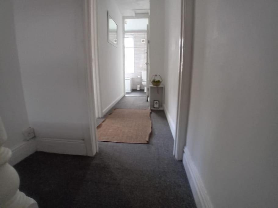 Large Family Home Central Location 3 Double Bedrooms And 1 Single Bedroom 카디프 외부 사진