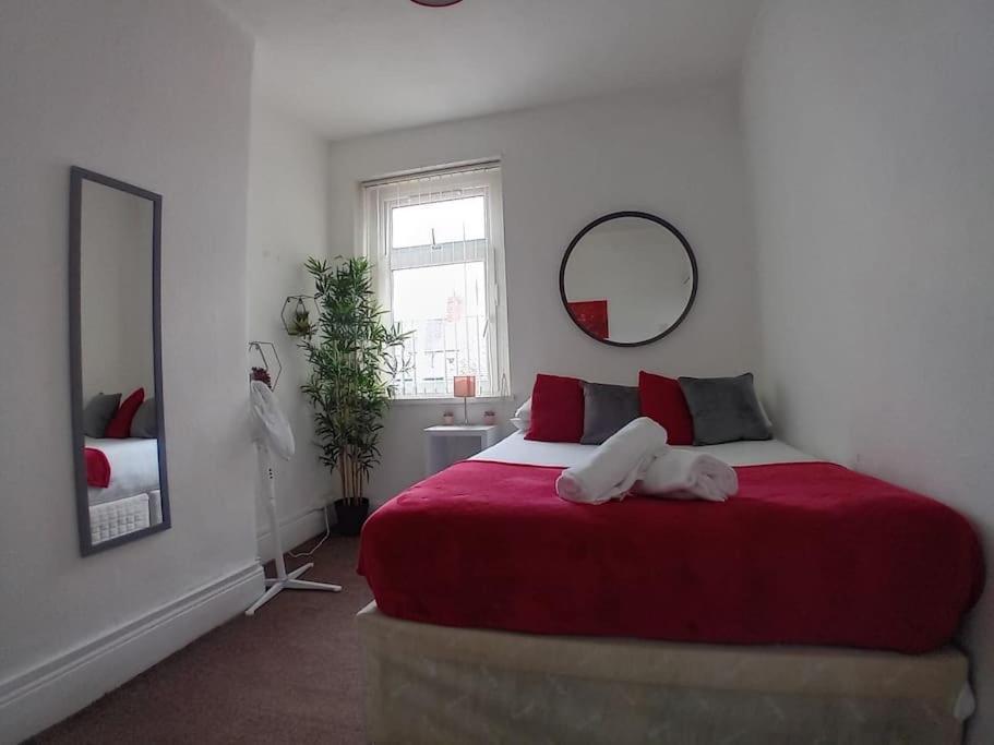 Large Family Home Central Location 3 Double Bedrooms And 1 Single Bedroom 카디프 외부 사진