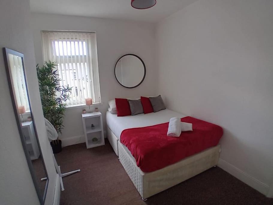 Large Family Home Central Location 3 Double Bedrooms And 1 Single Bedroom 카디프 외부 사진