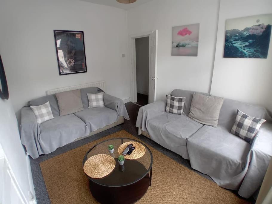 Large Family Home Central Location 3 Double Bedrooms And 1 Single Bedroom 카디프 외부 사진