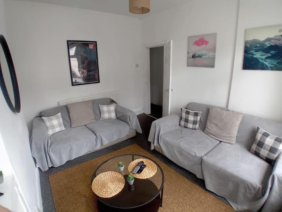 Large Family Home Central Location 3 Double Bedrooms And 1 Single Bedroom 카디프 외부 사진