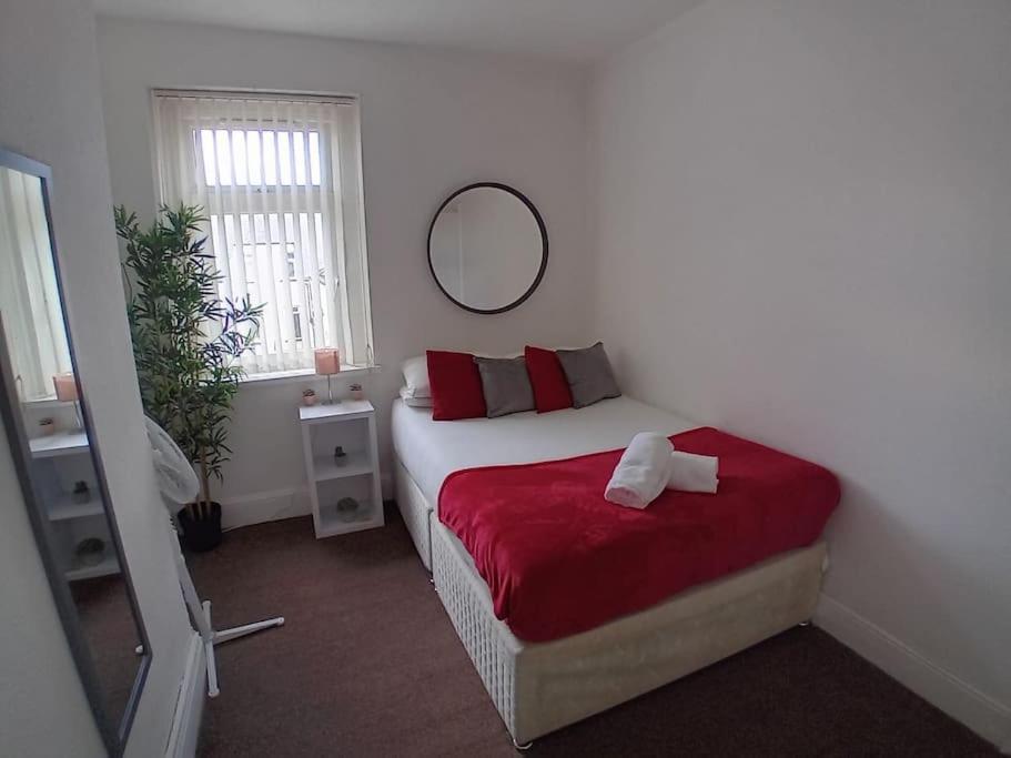 Large Family Home Central Location 3 Double Bedrooms And 1 Single Bedroom 카디프 외부 사진